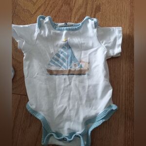Short sleeve baby onesie